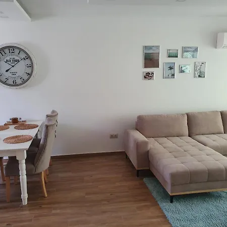 Apartment Sunshine Turquoise Apartman Zamardi