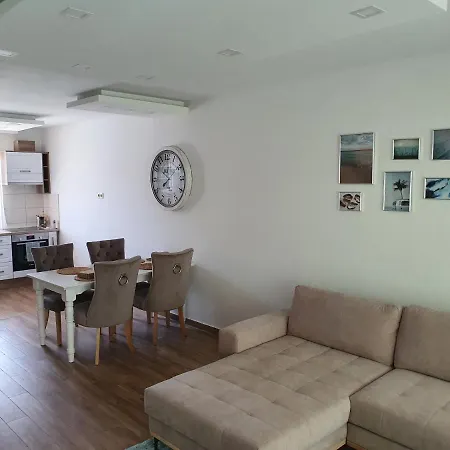 Apartment Sunshine Turquoise Apartman *